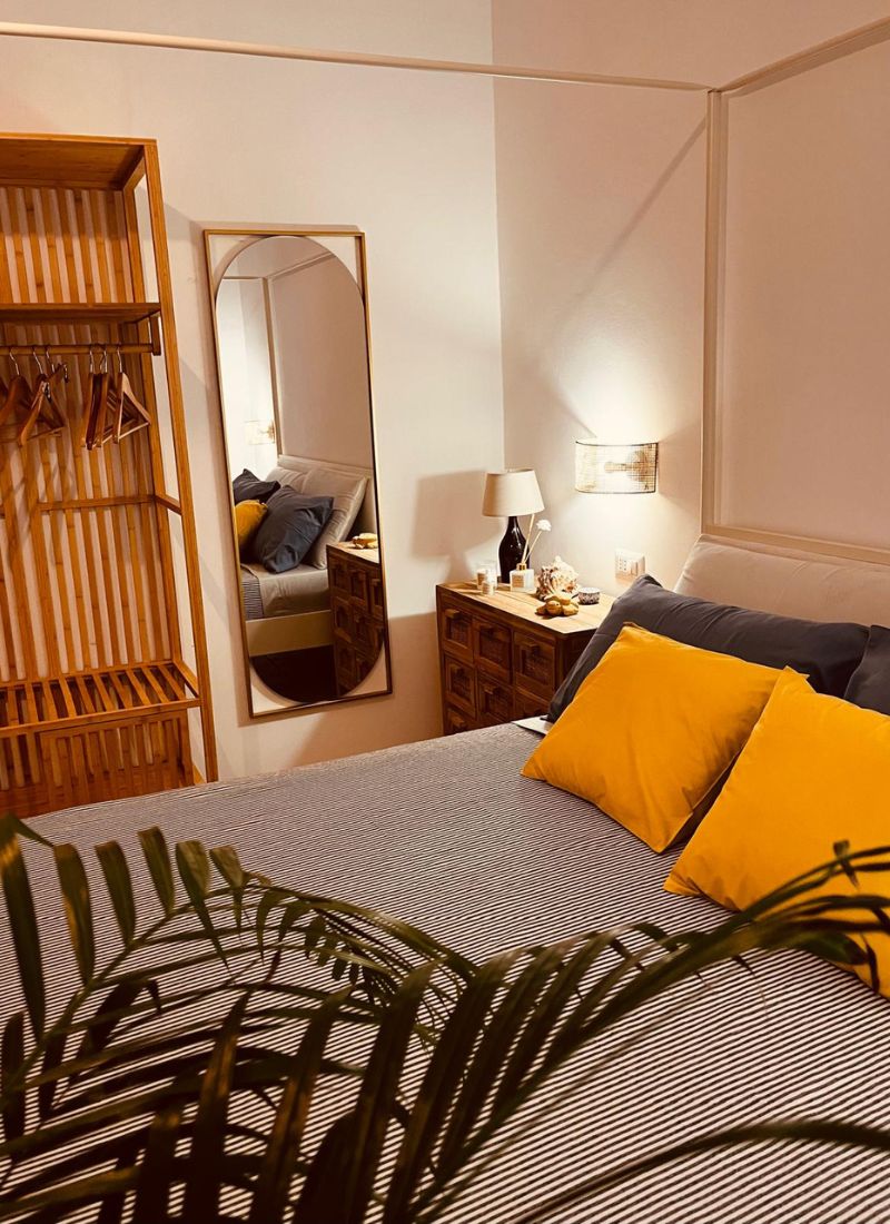 camera-da-letto-casa-lu-mare-01