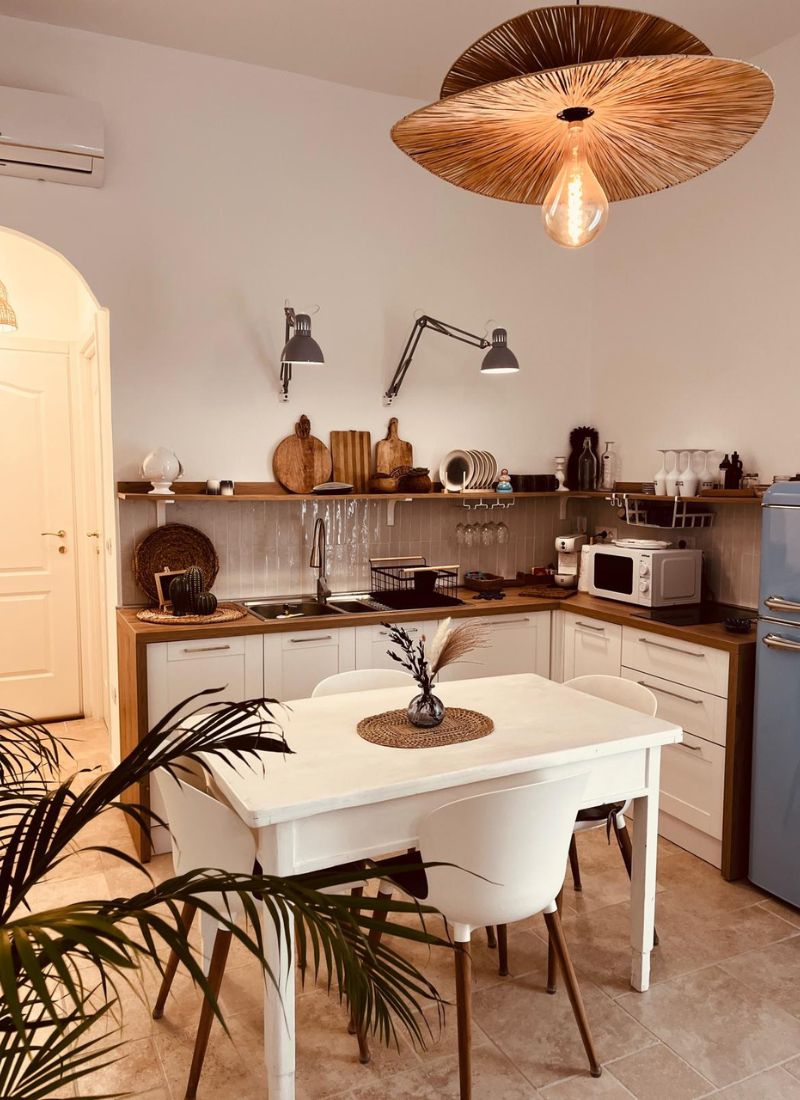 cucina-soggiorno-attrezzata-casa-lu-mare