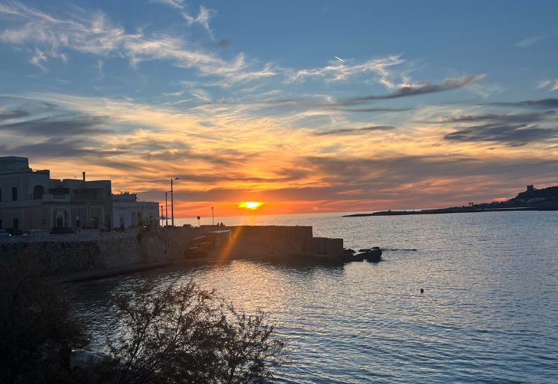 santa-maria-al-bagno-tramonto-sul-mare-2025