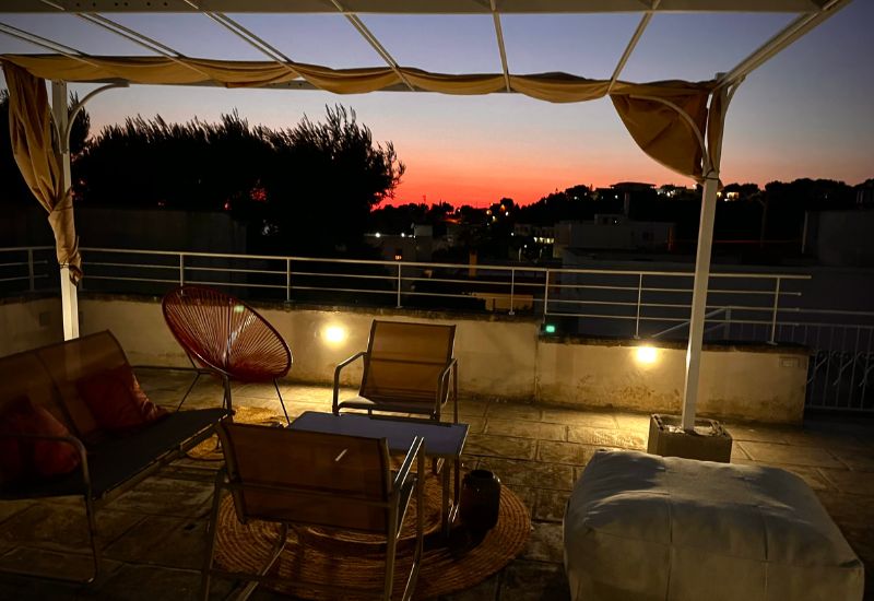tramonto-dalla-terrazza-attrezzata-casa-lu-sule